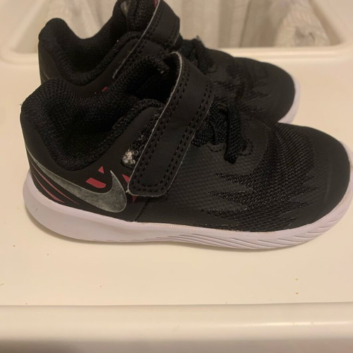 Nike Star Runner TD 907256-004 like new, black