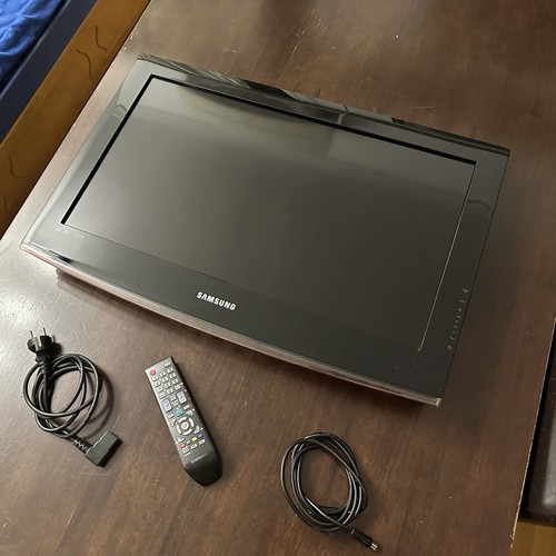 Samsung TV LE26B450C4W 26" used with DVB-T digital tuner