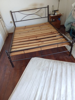 Double metal bed frame like new, without mattress