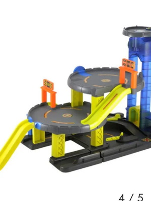 ELC Big City Garage toy like new, different color