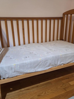 Pali Baby Wooden Cot like new with Greco strom mattress