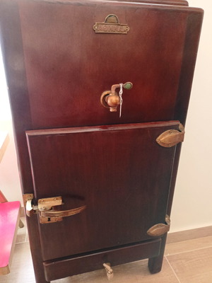 Wooden icebox used, old in excellent condition