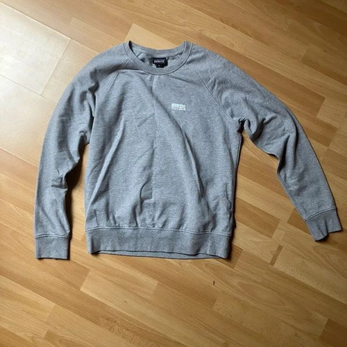 Patagonia men's sweatshirt grey like new, size Medium