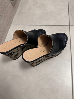 Platform wedge sandals used, leather, black and beige