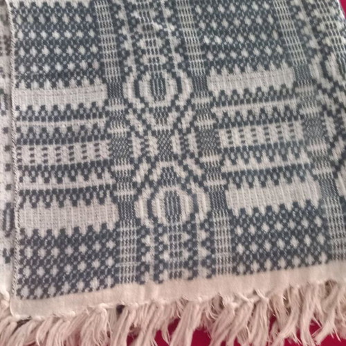 Woven blanket used 1.40x2.00 in good condition