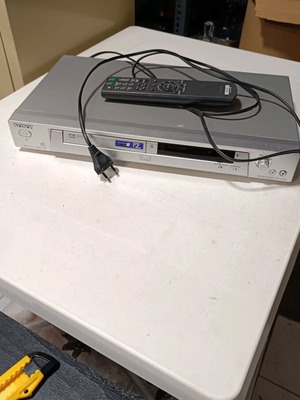 Cd/DVD player Sony σαν καινούργιο με το κοντρόλ του