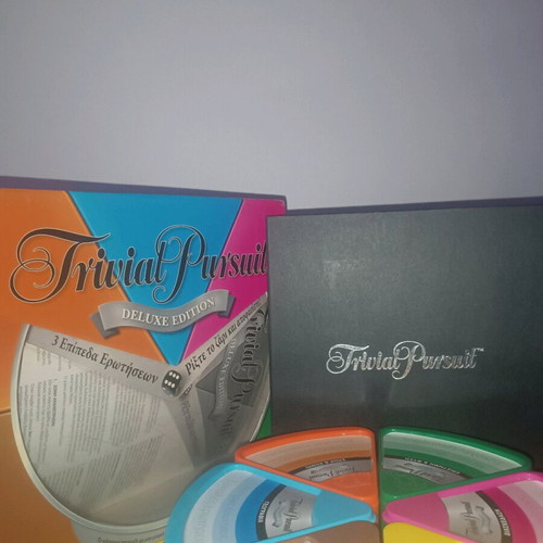 Trivial Pursuit Deluxe Edition like new board game