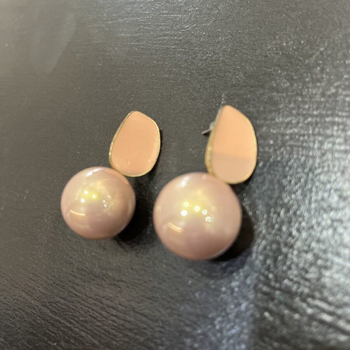 Earrings like new, pink pearls with geometric enamel design