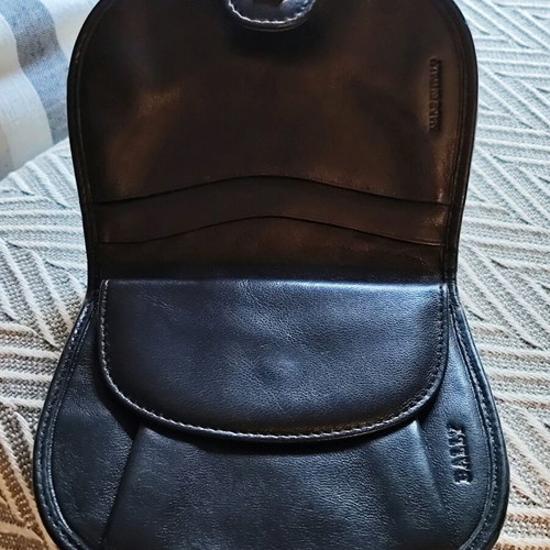 Unisex Bally soft leather wallet like new, black