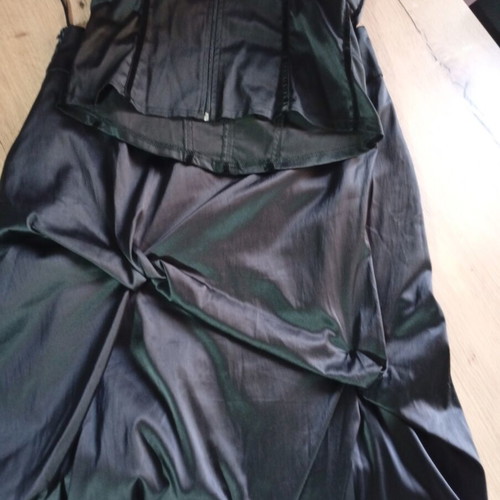 Satin skirt On Line luxur L like new, black
