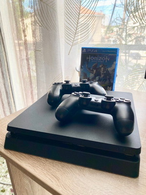 PlayStation 4 Slim 1TB used with 2 controllers and Horizon Zero Dawn