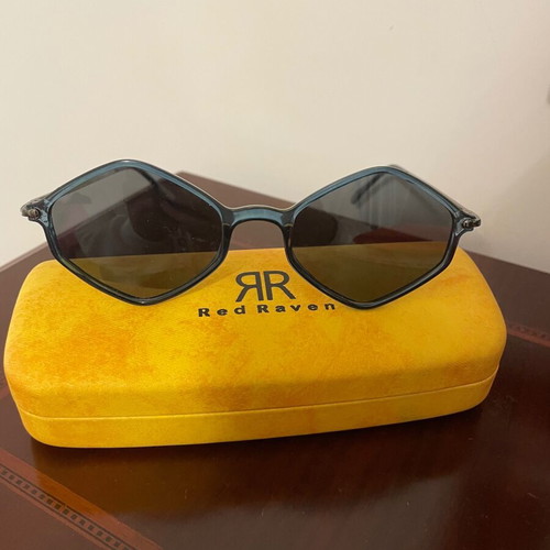 Red Raven sunglasses like new, blue