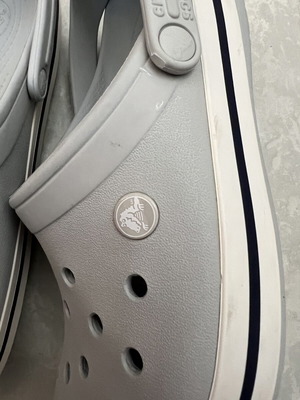 Crocs M8W10 clogs new, gray