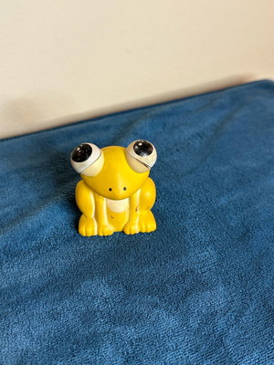 Vintage frog lighter used with retro design