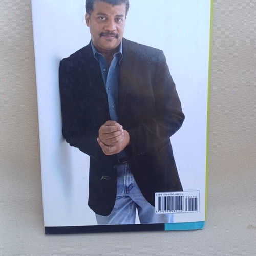Space Chronicles by Neil deGrasse Tyson like new, English
