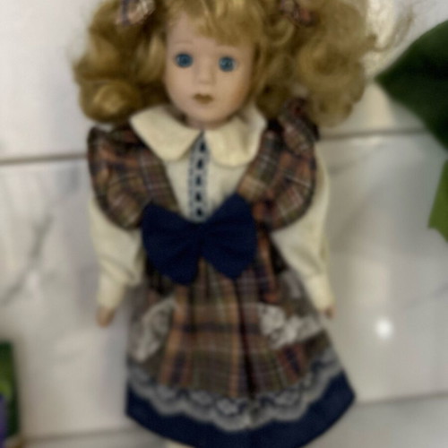 Porcelain doll Germany like new from Leonardo collection