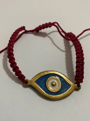 Bracelet with evil eye blue and red adjustable cord like new
