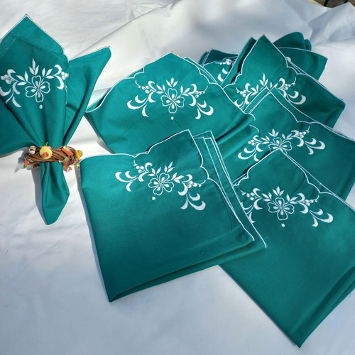 Vintage food napkin set like new, 8 pieces, cypress with white embroidery