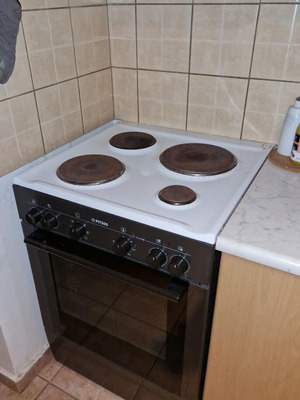 Pitsos kitchen stove with 4 burners and oven