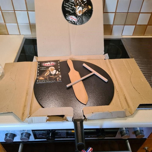 Staub crepe pan-griddle 32 cm new, with wooden spatula