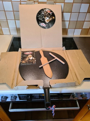 Staub crepe pan-griddle 32 cm new, with wooden spatula