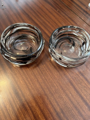 Glass ashtrays set of 2, heavy type, like new