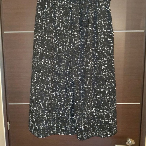 Women's Bermuda skirt like new, sizes M and L