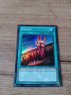Fissure YuGiOh Card near mint, 1st edition, super rare