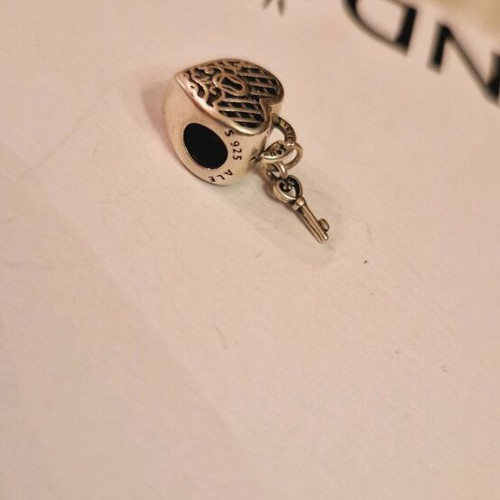 Pandora heart lock like new