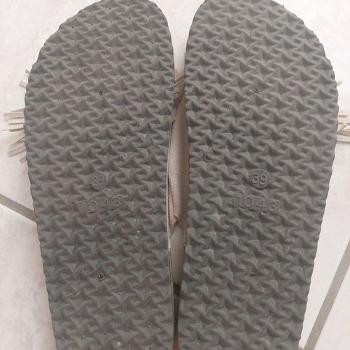Suede flat sandals size 39 like new with fringes