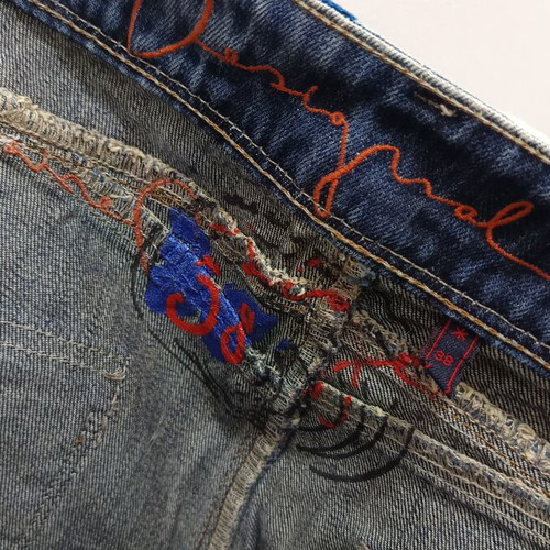 Desigual jeans with embroidered waist, like new