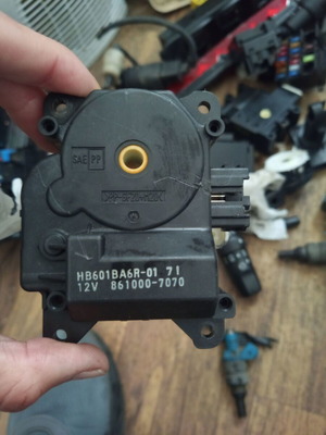 Μοτέρ πεταλούδας καλοριφέρ 8610007070 για Mazda 5 CR19 2.0 μεταχειρισμένο