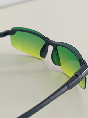 Αντιθαμβωτικά γυαλιά νυχτερινής οδήγησης polarized με σπορ σκελετό και κίτρινους-πράσινους φακούς καινούργια