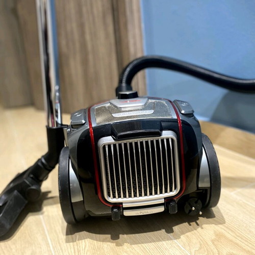 Gruppe 700W vacuum cleaner like new, energy class A