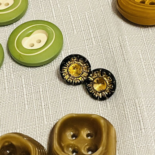 Vintage and antique buttons collection like new with designer pieces