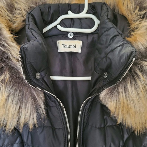 Toi&Moi black jacket with fur hood, like new, size small