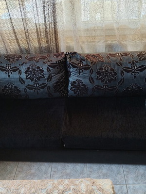 Three-seater sofa like new, convertible to bed