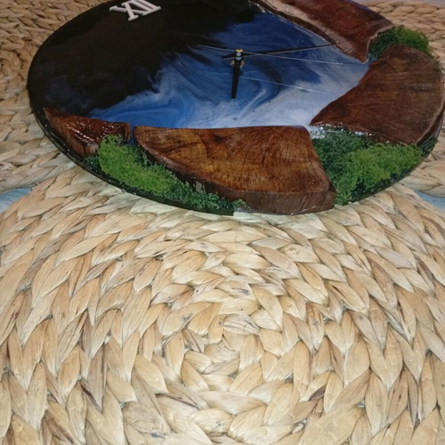 Wall clock with natural olive wood and epoxy resin made to order, 37 cm diameter