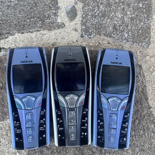 Nokia 7250i phones like new, set of 3 with original charger