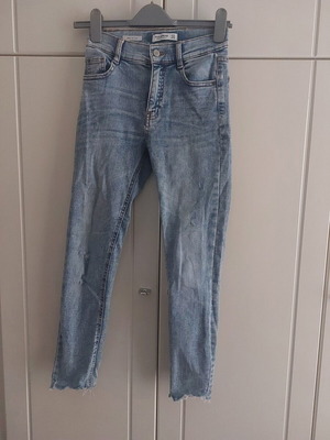 Pull & Bear Skinny Mid Waist Jeans size 32 like new