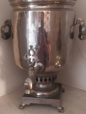 Ζεύγος vintage ρωσικών σαμοβαριών μεταχειρισμένα με τσαρικές σφραγίδες και ιστορικές ημερομηνίες