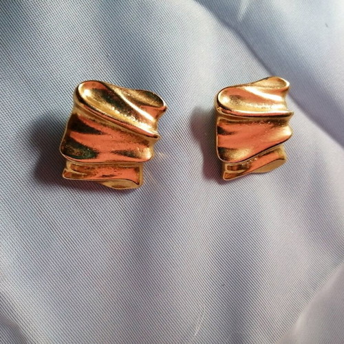 Clips earrings new, gold color, length 2.5 cm