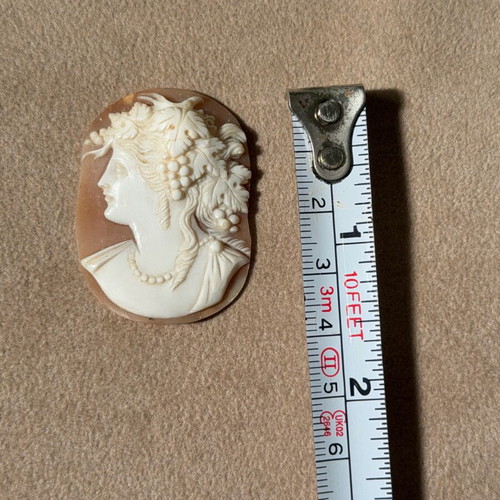 Old genuine cameo with fantastic craftsmanship, large, like new