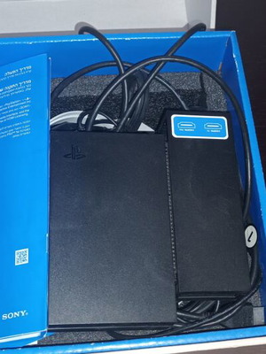 PS4 VR headset like new, functional, with box