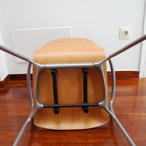 Akaba Gorka chair designed by Jorge Pensi like new