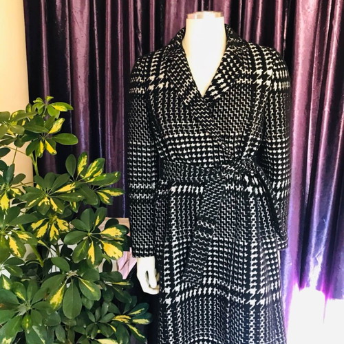 Italian Coat branded new, high quality, size L