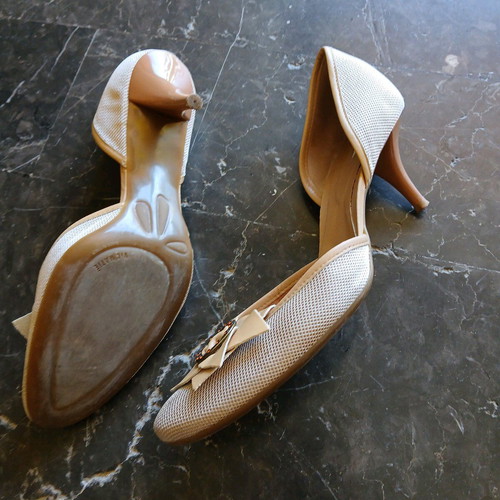 Vic Matie' vintage beige pumps with flower new, size 40
