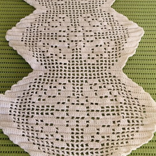 Vintage Handmade Crochet Table Runner like new, rustic design