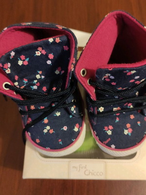 Chicco baby shoes like new, size 19