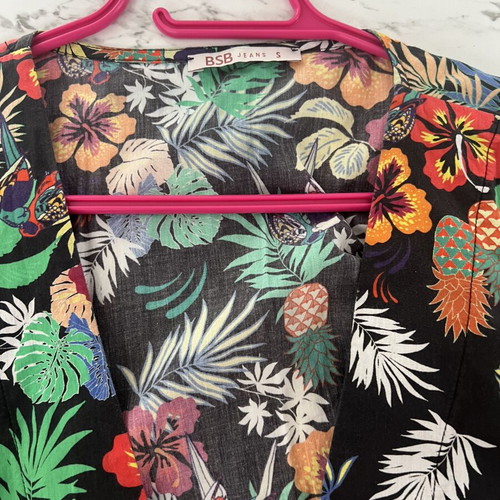 BSB floral cotton shirt like new with wrap tie